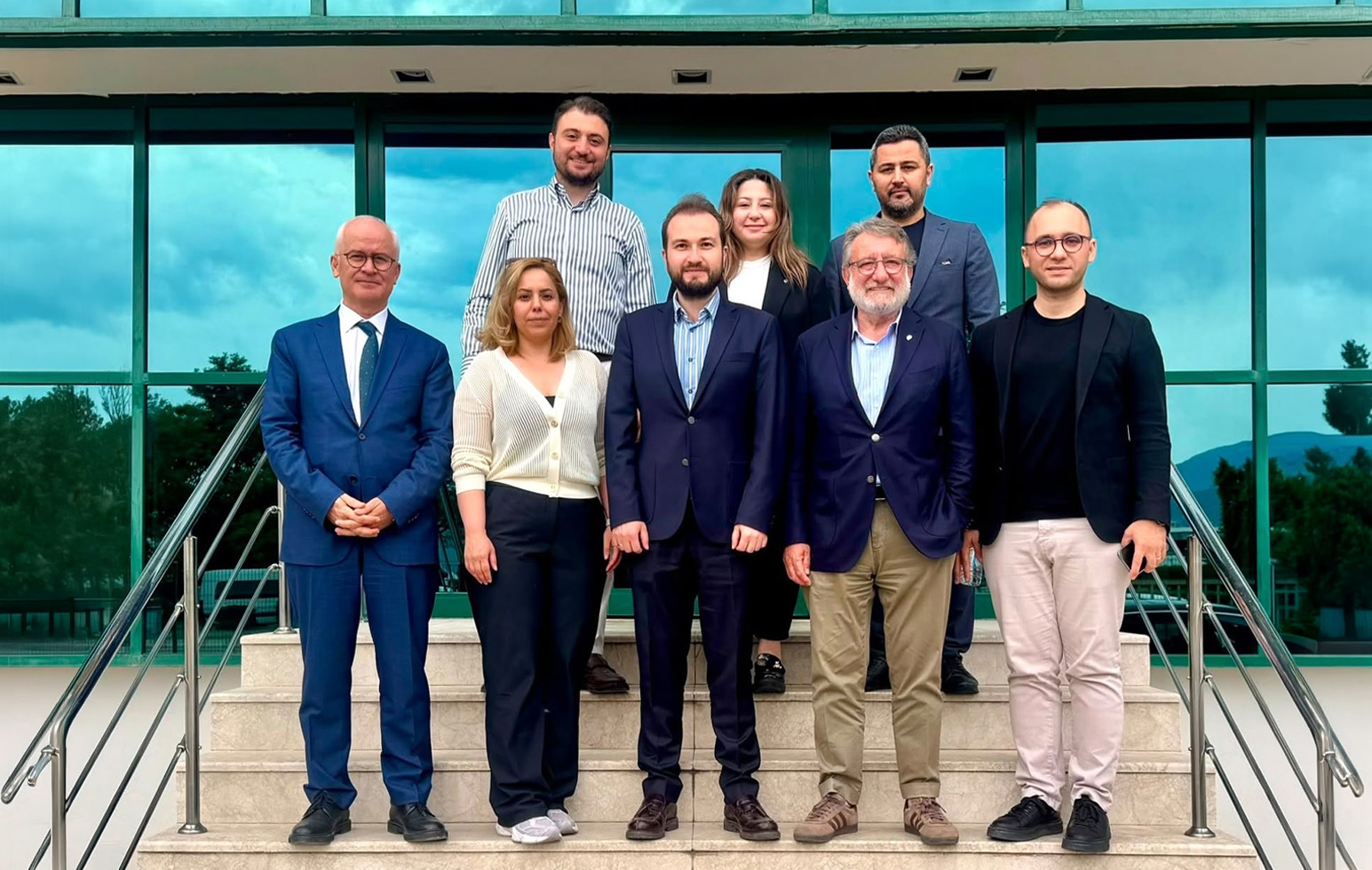 Türkiye Kalite Derneği (Kalder) Denizli Yönetim Kurulu Başkan Yardımcıları Sayın Sedat Erikoğlu ve Sayın Basri Kabel Eşliğinde; Yönetim Kurulu Üyeleri Sayın Tolga Sefa Mutcalı, Sayın Abdullah Tatar, Sayın Emin Alparslan Ve Genel Sekreter V. Sayın Zeliha Şit, Yönetim Kurulu Üyemiz Sayın Cüneyt Uğurlu’yu Ziyaret Etti