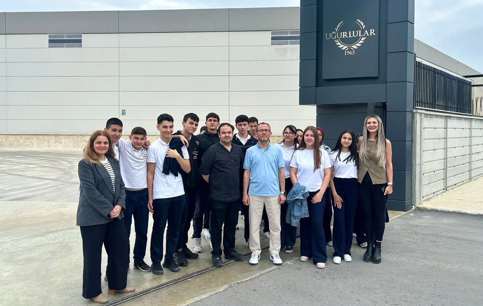 Denizli Organize Sanayi Bölgesi Teknik Koleji (DOSTEK) 10. Sınıf Tekstil Teknolojisi/Boya ve Apre Laborantlığı Dalı Öğrencileri Kompakt İplik Tesisimizi Ziyaret Etti